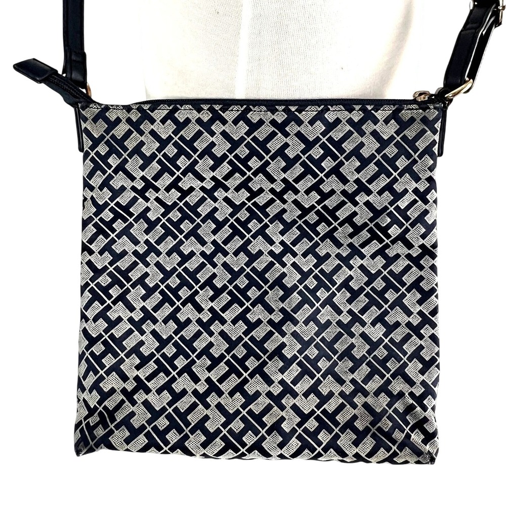 Tommy Hilfiger Signature Crossbody Bag